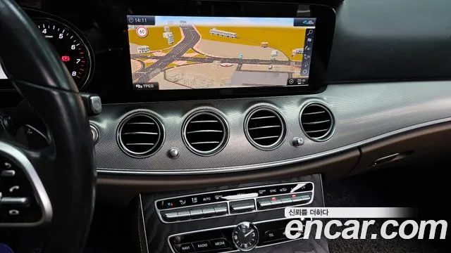 Mercedes-Benz E-Class 2020 — фото 14