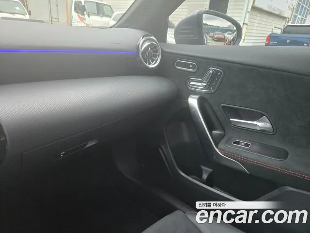 Mercedes-Benz A-Class 2024 — фото 10