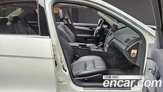 Mercedes-Benz C-Class 2011 — фото 10