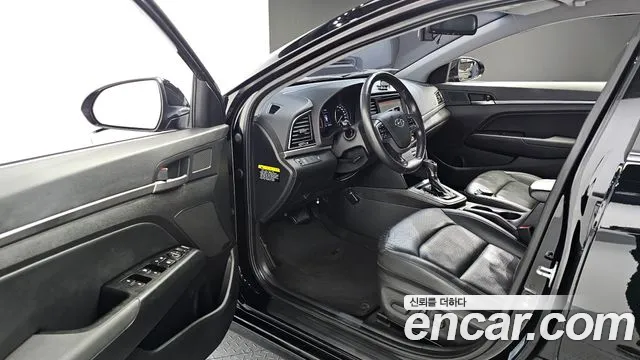 Hyundai AVANTE 2016 — фото 11