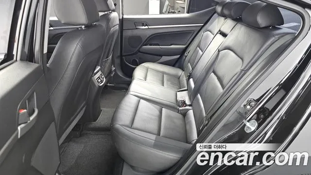 Hyundai AVANTE 2016 — фото 12