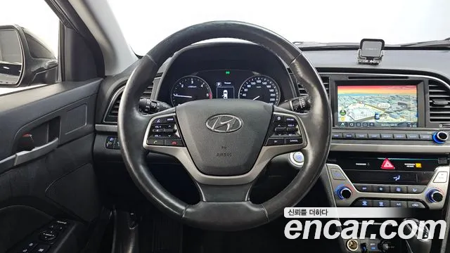 Hyundai AVANTE 2016 — фото 13