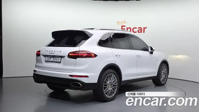 Porsche Cayenne 2015 — фото 2