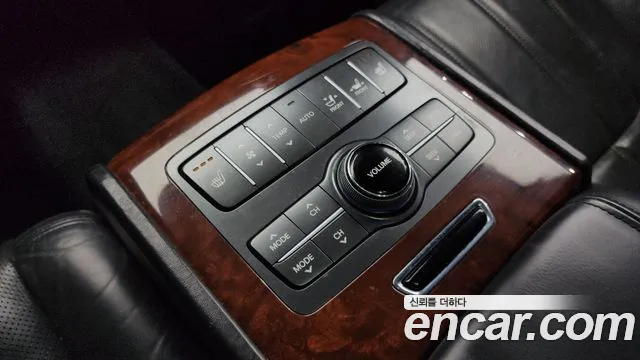 Hyundai Equus 2010 — фото 19