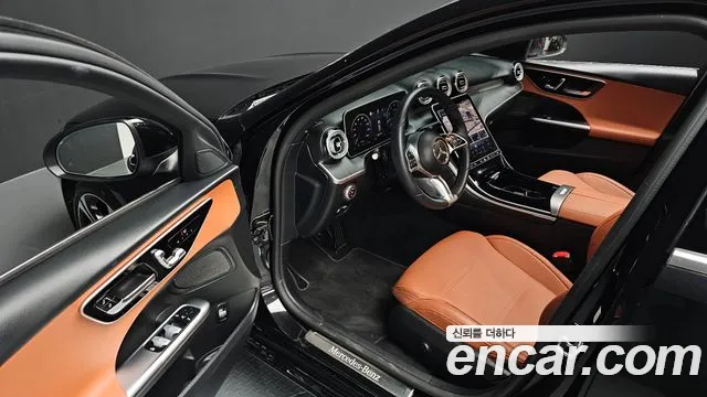 Mercedes-Benz C-Class 2023 — фото 11