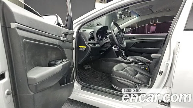 Hyundai AVANTE 2016 — фото 10