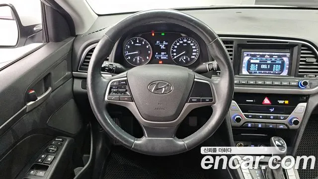 Hyundai AVANTE 2016 — фото 13