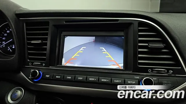 Hyundai AVANTE 2016 — фото 16