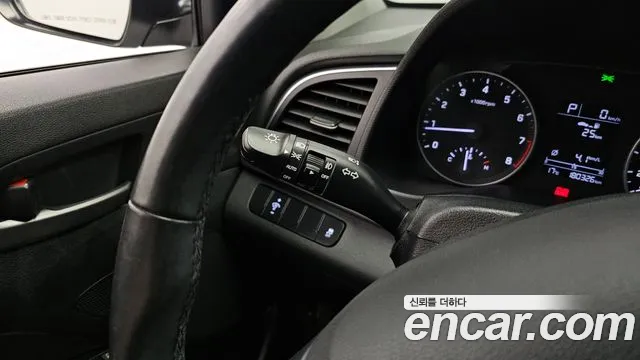 Hyundai AVANTE 2016 — фото 17