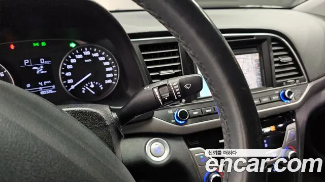 Hyundai AVANTE 2016 — фото 19