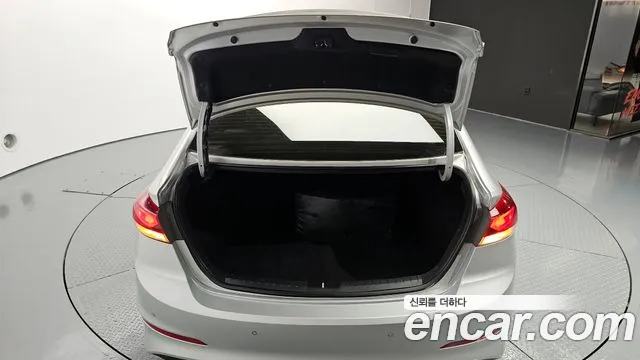 Hyundai AVANTE 2016 — фото 20