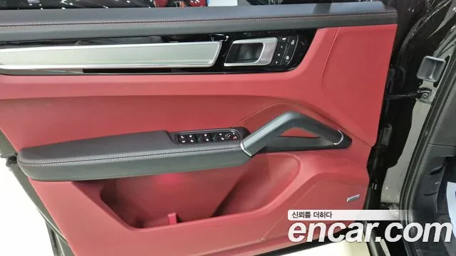 Porsche Cayenne 2023 — фото 17