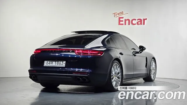 Porsche Panamera 2018 — фото 1