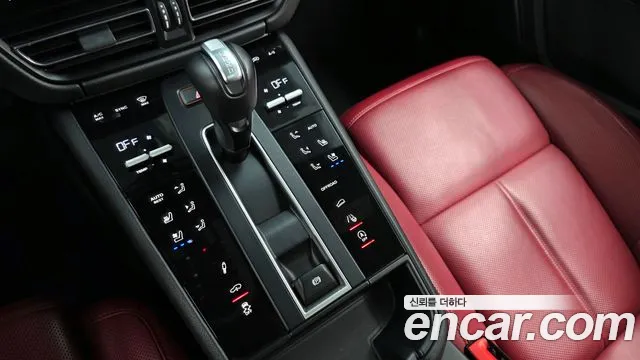 Porsche Macan 2023 — фото 9