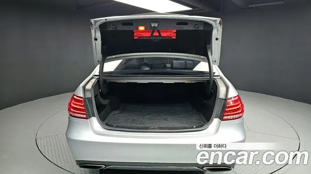 Mercedes-Benz E-Class 2014 — фото 20