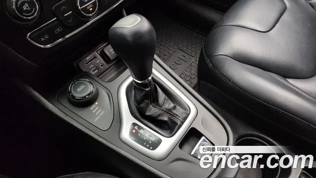 Jeep Cherokee 2017 — фото 9