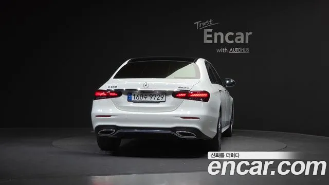 Mercedes-Benz E-Class 2022 — фото 4