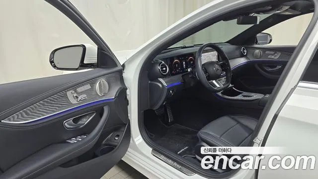 Mercedes-Benz E-Class 2022 — фото 10