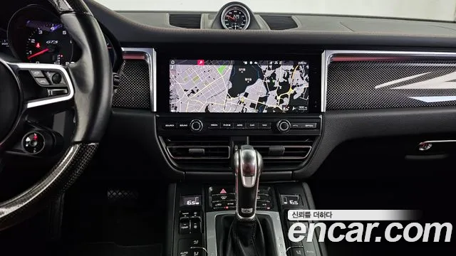 Porsche Macan 2021 — фото 15