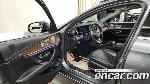 Mercedes-Benz E-Class 2018 — фото 10