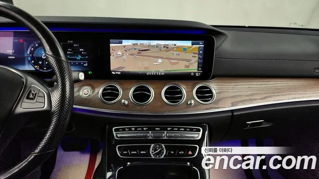 Mercedes-Benz E-Class 2018 — фото 14