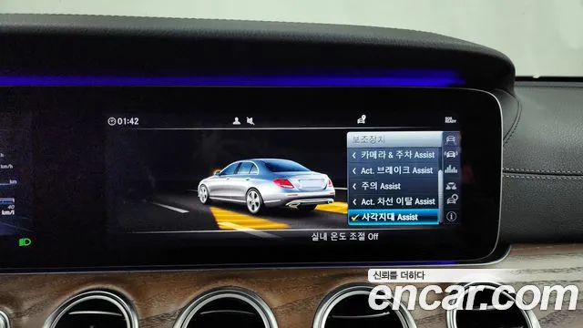Mercedes-Benz E-Class 2018 — фото 16