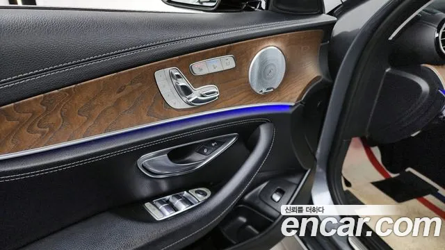 Mercedes-Benz E-Class 2018 — фото 17