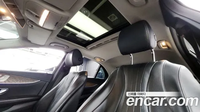 Mercedes-Benz E-Class 2018 — фото 19