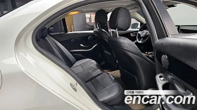 Mercedes-Benz C-Class 2017 — фото 12