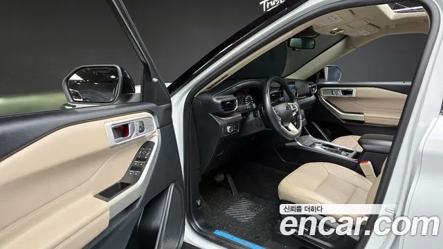 Ford Explorer 2020 — фото 11