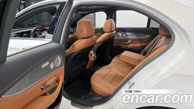 Mercedes-Benz E-Class 2021 — фото 11