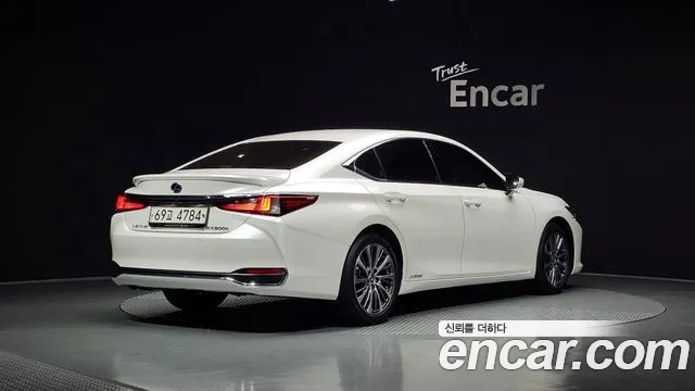 Lexus ES 2019 — фото 2