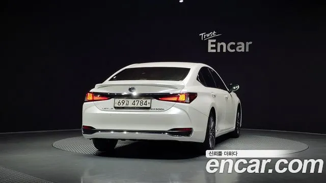 Lexus ES 2019 — фото 4