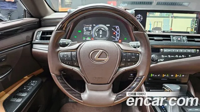 Lexus ES 2019 — фото 13