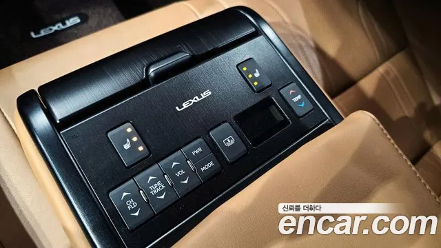 Lexus ES 2019 — фото 17