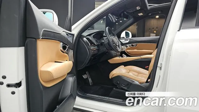 Volvo XC90 2021 — фото 10