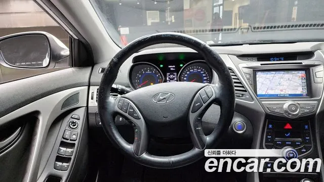 Hyundai AVANTE 2014 — фото 14