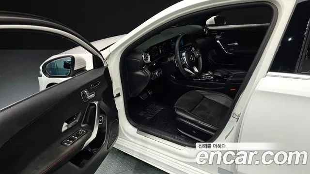 Mercedes-Benz A-Class 2022 — фото 11