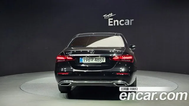 Mercedes-Benz E-Class 2021 — фото 4