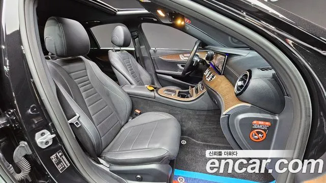 Mercedes-Benz E-Class 2021 — фото 10