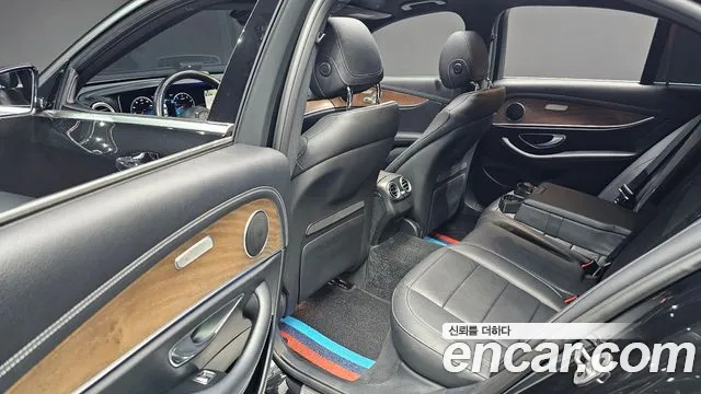 Mercedes-Benz E-Class 2021 — фото 17