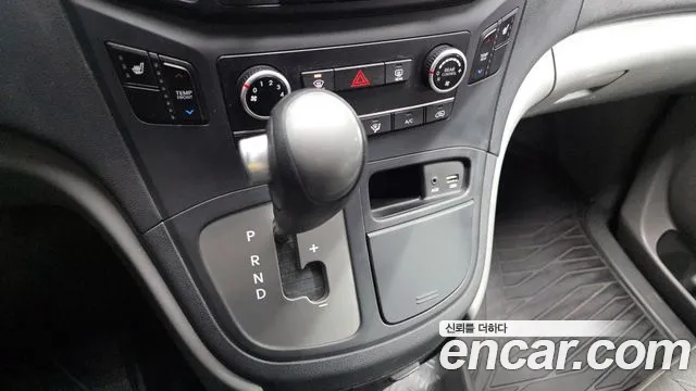 Hyundai Starex 2017 — фото 9