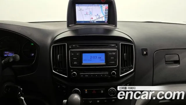 Hyundai Starex 2017 — фото 14