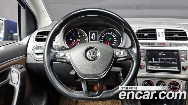 Volkswagen Polo 2015 — фото 13