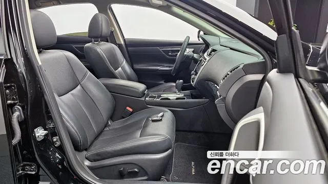 Nissan Altima 2018 — фото 10