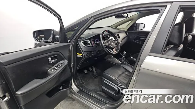 Kia Carens 2016 — фото 10