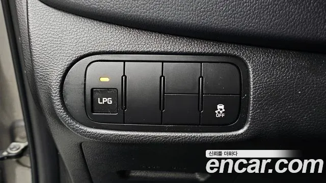 Kia Carens 2016 — фото 15