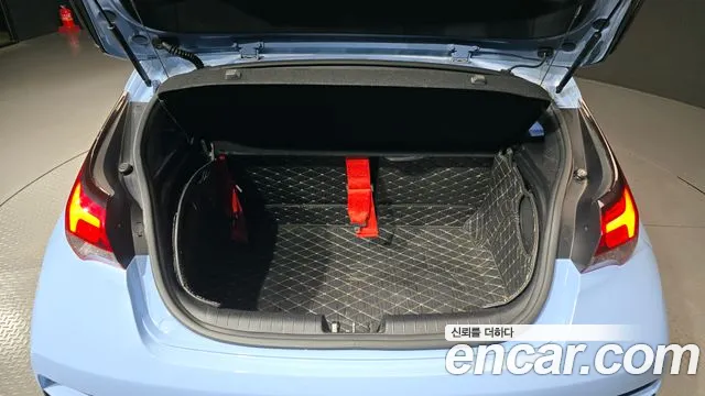 Hyundai Veloster 2021 — фото 20