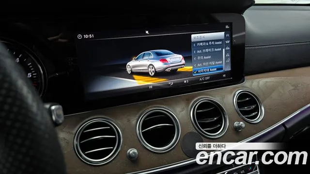 Mercedes-Benz E-Class 2018 — фото 16