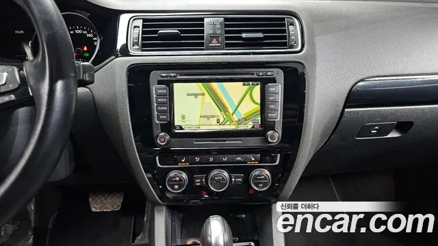 Volkswagen Jetta 2015 — фото 14